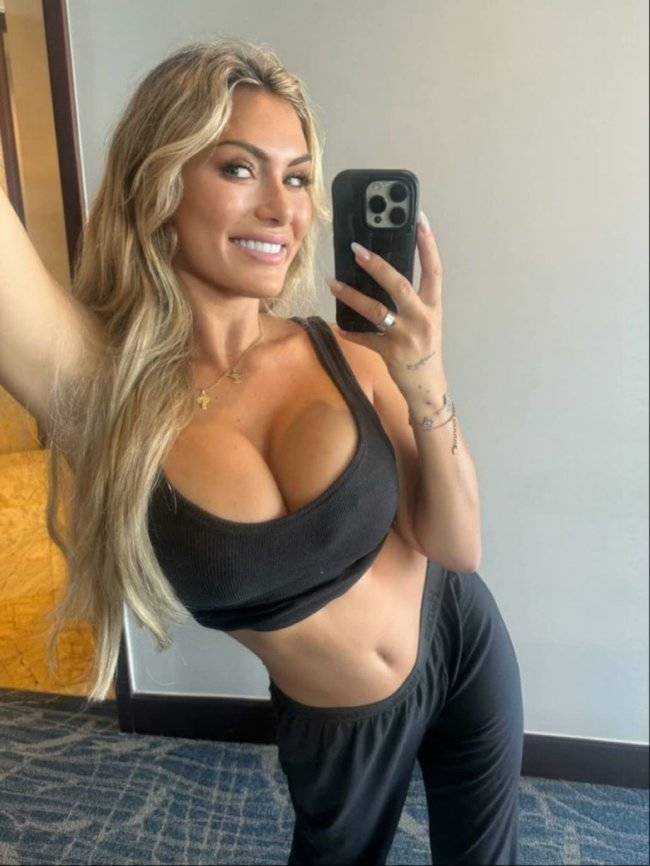 blondes coming in hot 48 pics 20.html - 48 HD Photos | Premium Gallery 2025