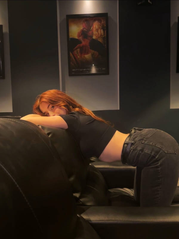 Hot Girls In Tight Jeans