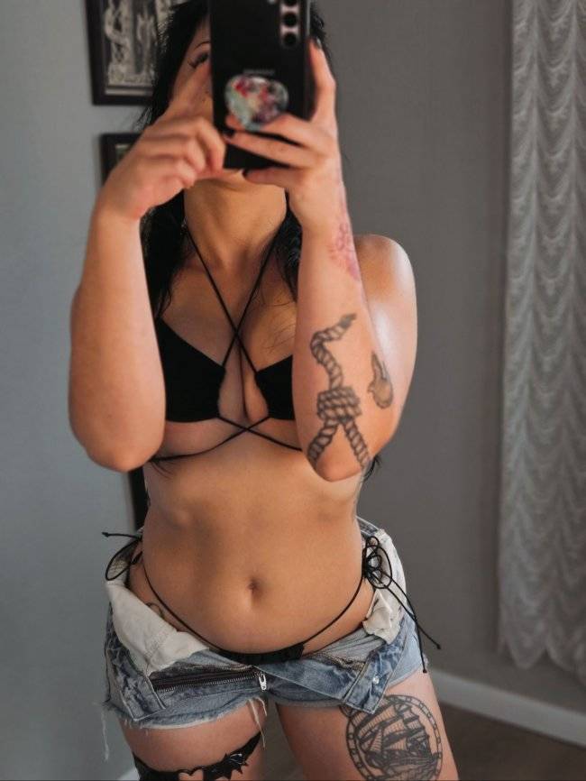 Hot Girls In Tight Jeans