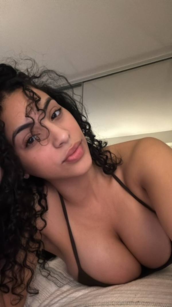 The Queens Of The Downblouse