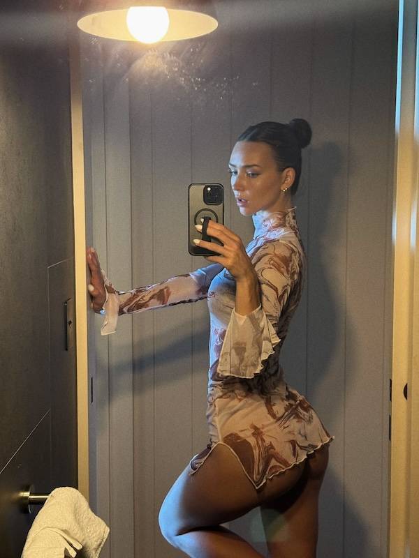 take a look in the mirror 48 pics 14.html - 48 HD Photos | Premium Gallery 2025