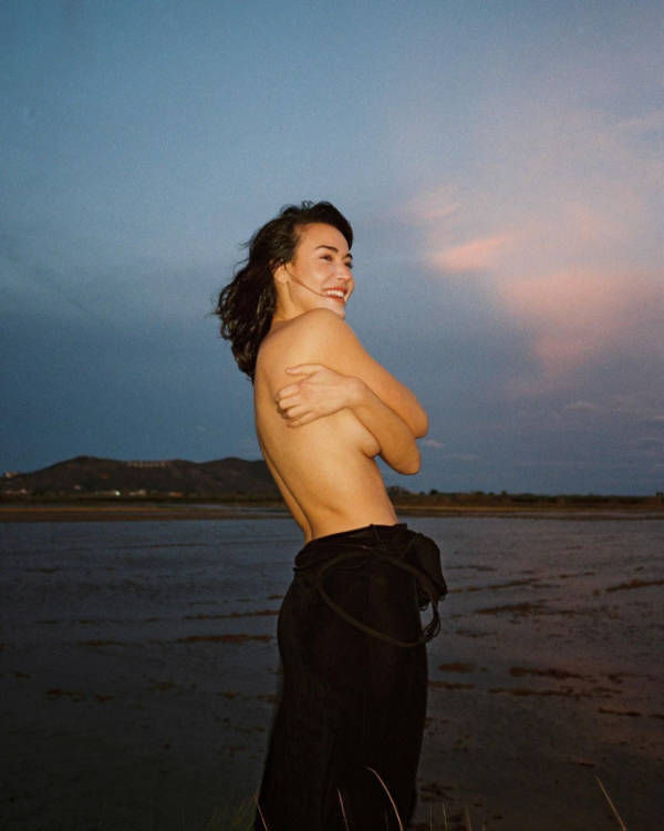 Sideboobs Look Good From All Angles!