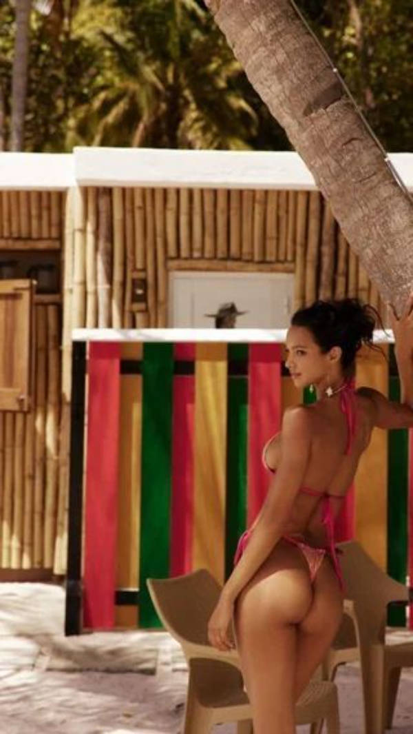 sideboobs look good from all angles 32 pics 11.html - 32 HD Photos | Premium Gallery 2025