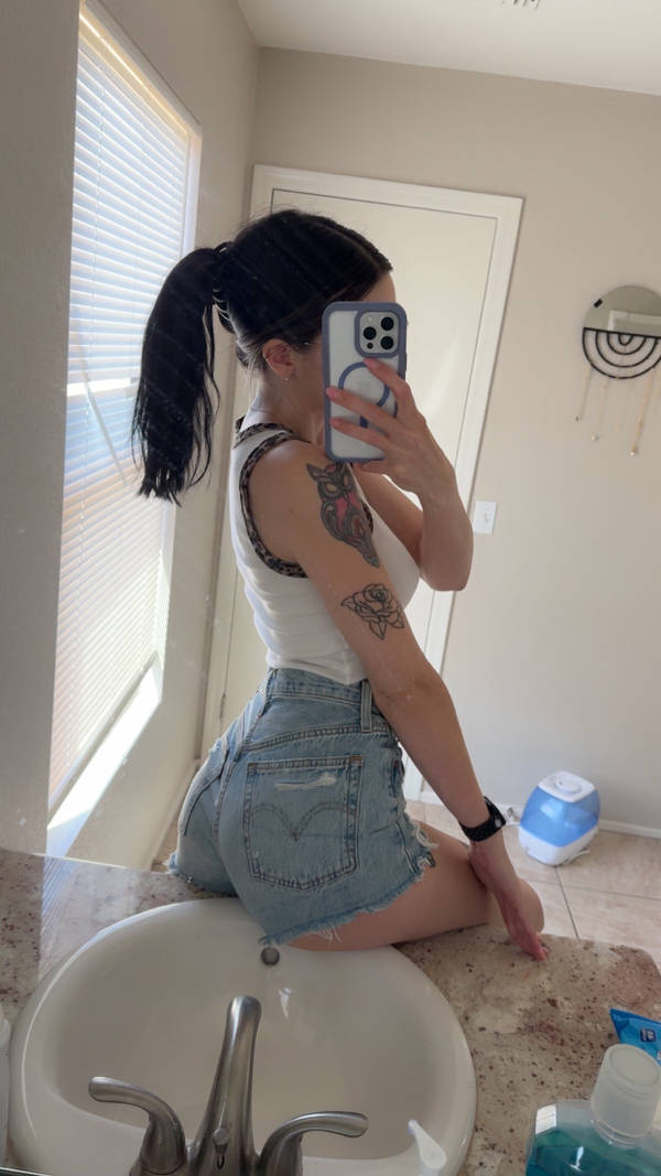 Hot Girls In Tight Jeans