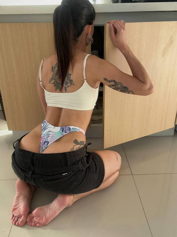 Hot Girls In Tight Jeans