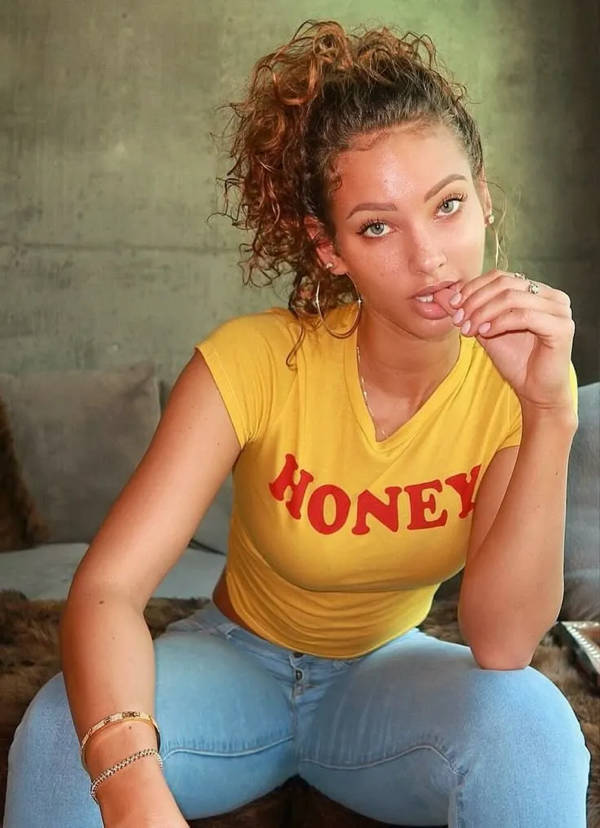 hot girls in tight jeans 36 pics 2.html - 36 HD Photos | Premium Gallery 2025