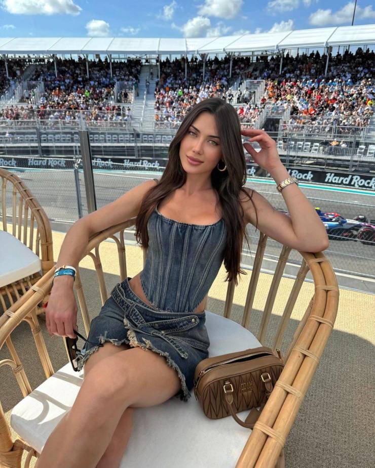 Sexy Chivettes Are Waiting For You!