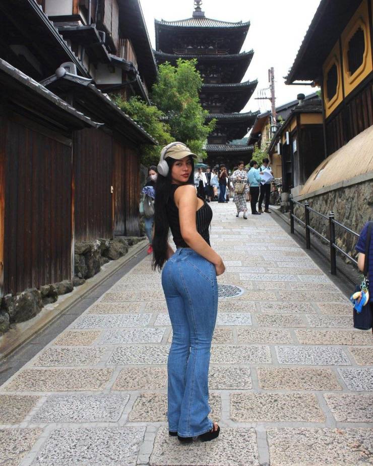 hot girls in tight jeans 32 pics 8.html - 32 HD Photos | Premium Gallery 2025