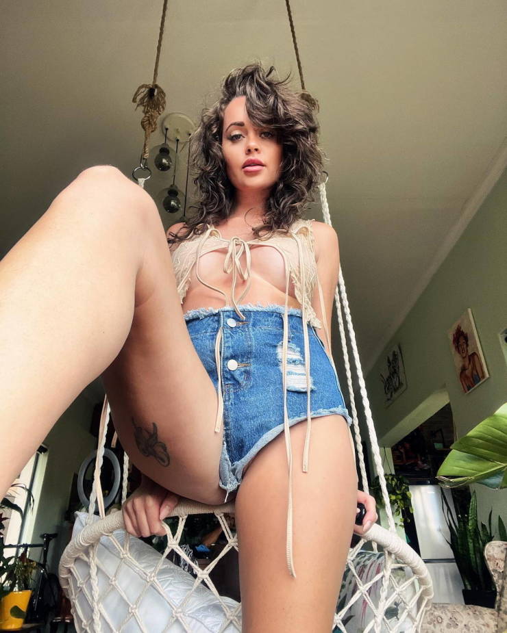 Hot Girls In Tight Jeans