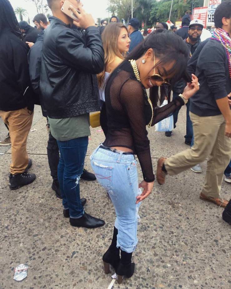 Hot Girls In Tight Jeans