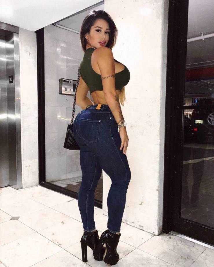 Hot Girls In Tight Jeans