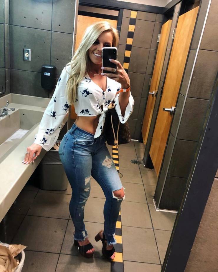 Hot Girls In Tight Jeans