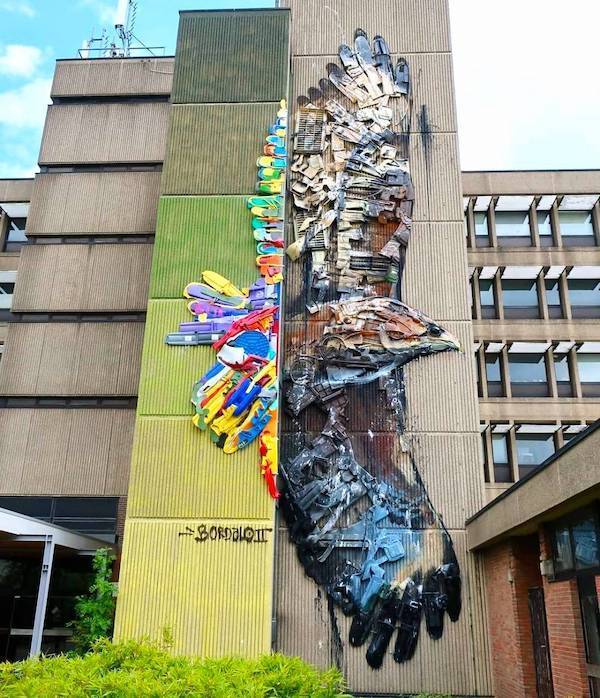 Weird Photos With Zero Context