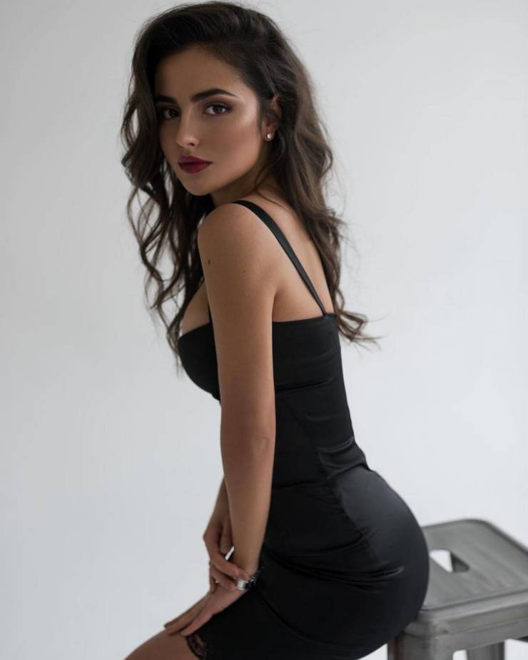 black dress that says it all 38 pics 14.html - 38 HD Photos | Premium Gallery 2026