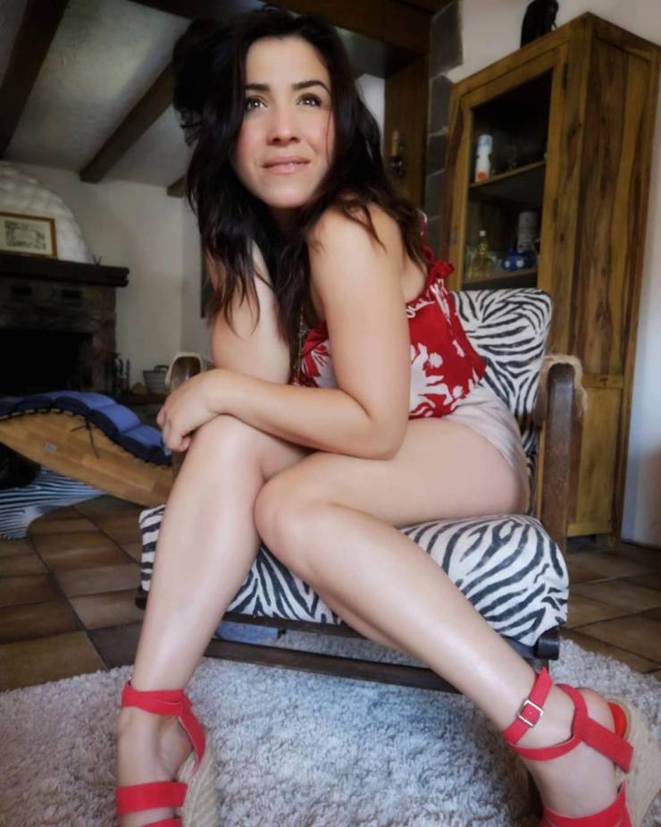 legs that steal the spotlight 44 pics 2.html - 44 HD Photos | Premium Gallery 2026