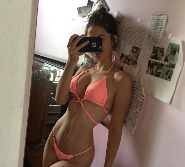 Beautiful Babes in Skimpy Bikinis