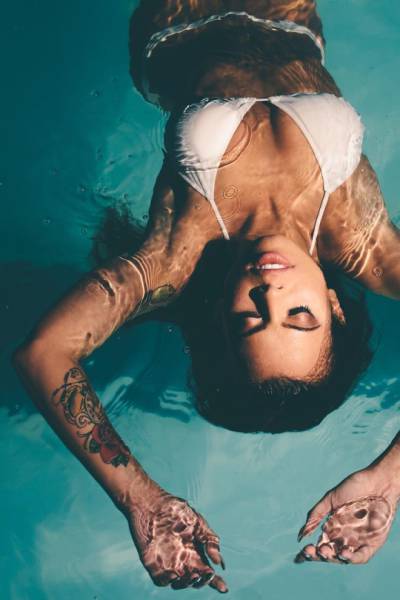 Shiny Wet Curves Of These Girls Are Stunning