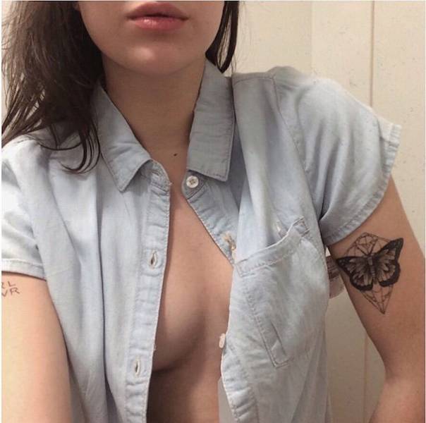 Braless Girls Let Their Boobs Hang Free