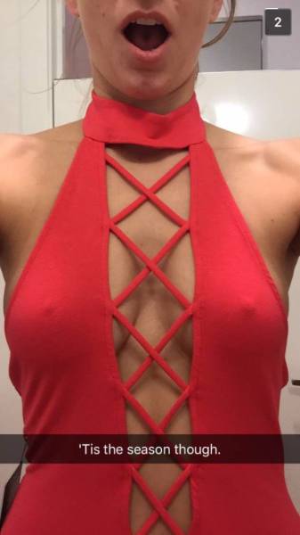 Braless Girls Let Their Boobs Hang Free