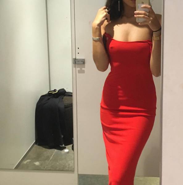 Braless Girls Let Their Boobs Hang Free