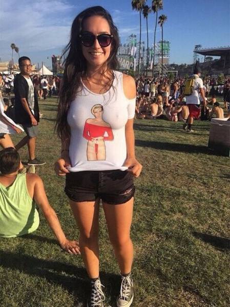 Braless Girls Let Their Boobs Hang Free