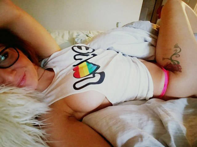 Boys Go Wild for Sideboobs