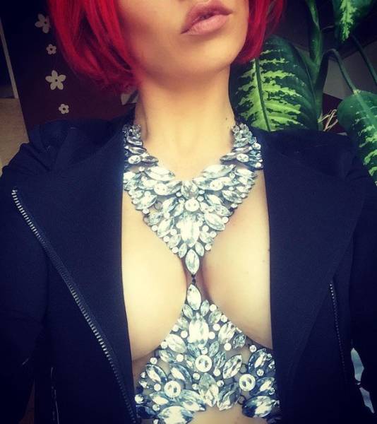 All Girls Should Go Bra-Free