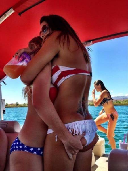 Butt Scoops, It’s Impossible Not To Look At Those!