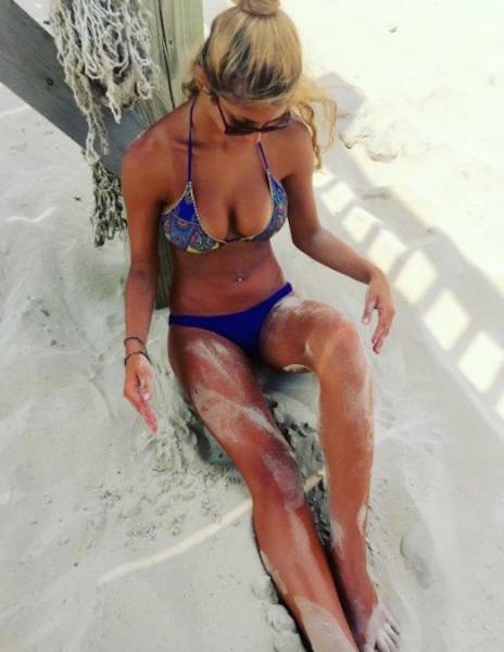These Sexy Sandy Girls Make Summer So Much Better