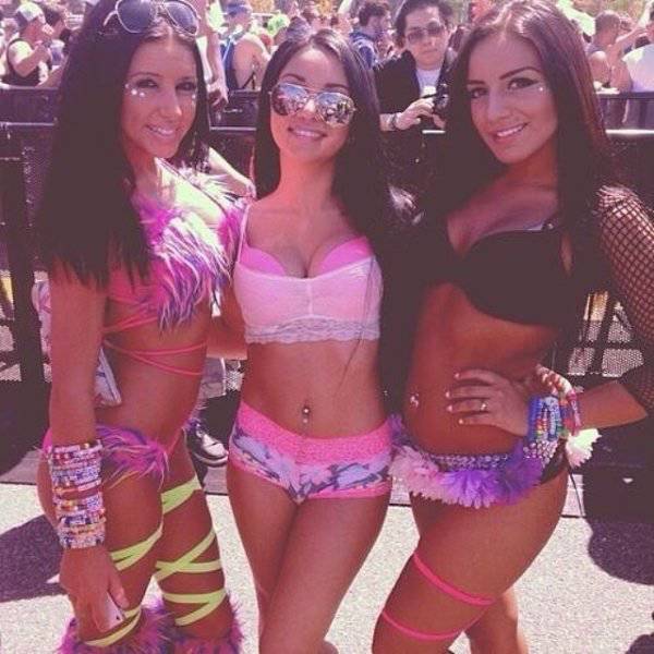 Raver Girls Will Show You Where It’s Really Hot!