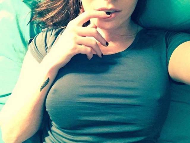 Braless Girls Let Their Boobs Hang Free