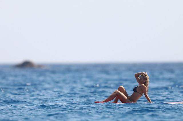 More Pamela Anderson In A Bikini