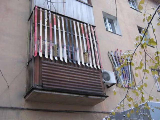 If You Visit Russia, Check The Balconies First