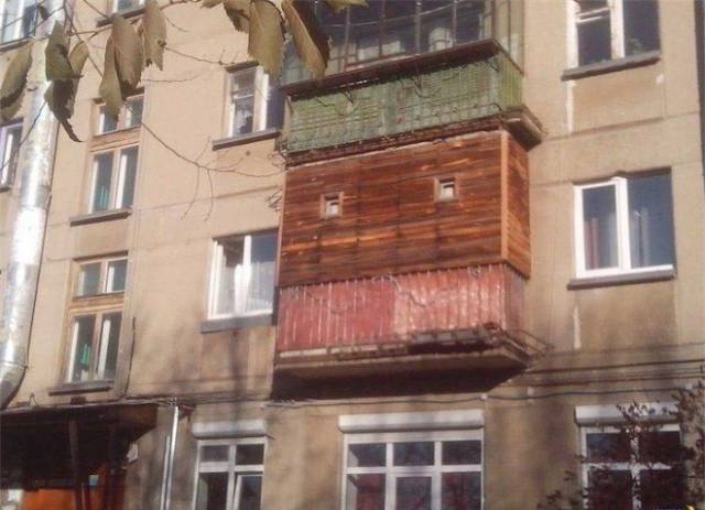 If You Visit Russia, Check The Balconies First