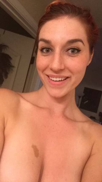 Braless Girls Let Their Boobs Hang Free