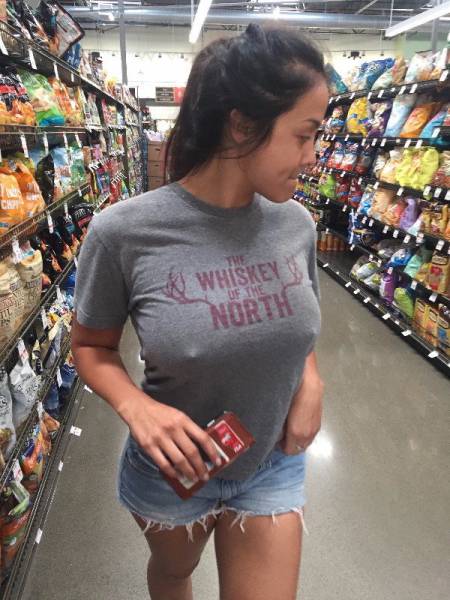 Braless Girls Let Their Boobs Hang Free