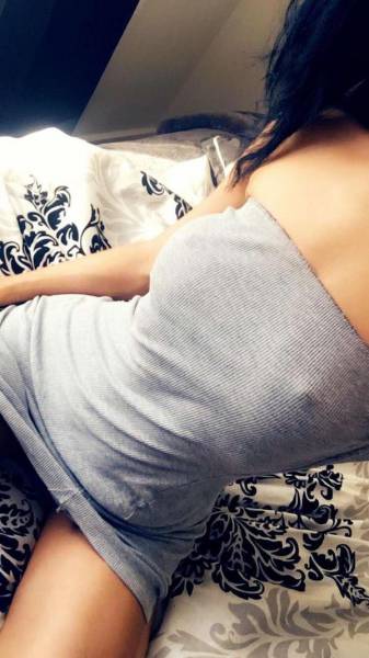 Braless Girls Let Their Boobs Hang Free