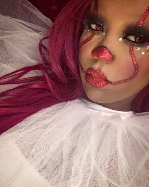 Sexy Pennywise Costumes Are Stuff From Erotic Nightmares…