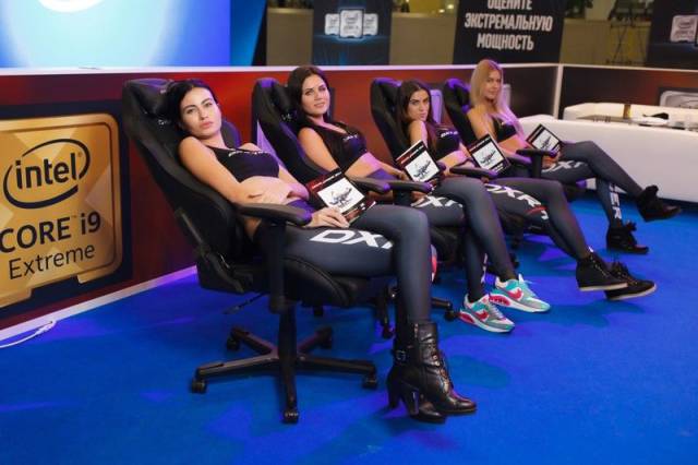 Russian Gaming Festival Has Some Pretty Hot Gamer Girls