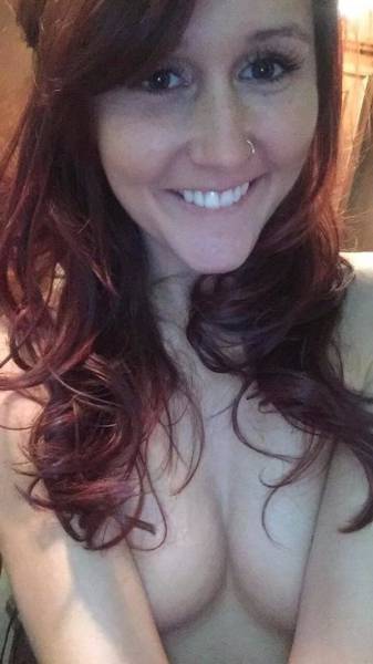 Braless Girls Let Their Boobs Hang Free