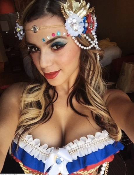 Rave Girls Bring Up The Heat!