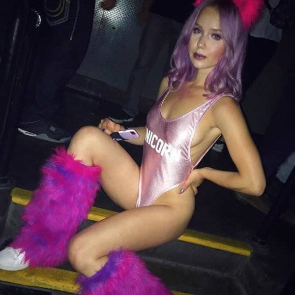 Rave Girls Bring Up The Heat!