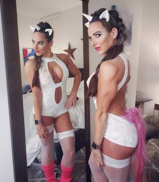 Rave Girls Bring Up The Heat!