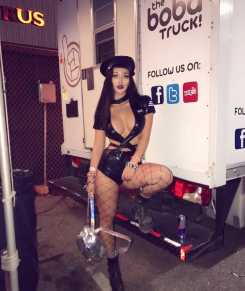 Rave Girls Bring Up The Heat!