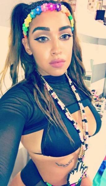 Rave Girls Bring Up The Heat!