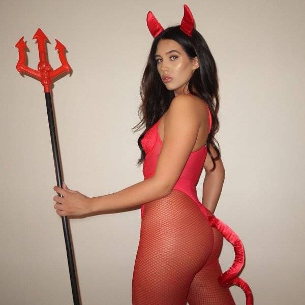 Halloween Brings Us Some Top-Notch Sexy Costumes!