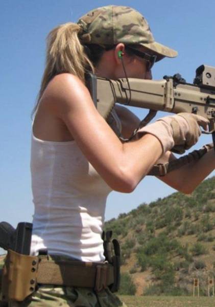 Hot Girls With Big Guns