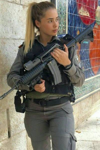 Hot Girls With Big Guns