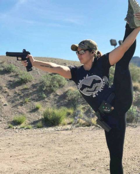 Hot Girls With Big Guns