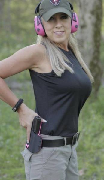 Hot Girls With Big Guns